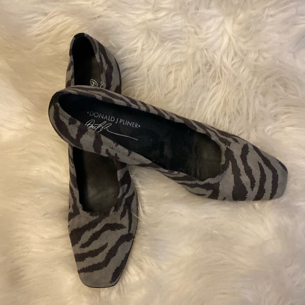 Donald J. Pliner Gray Zebra Print Flats